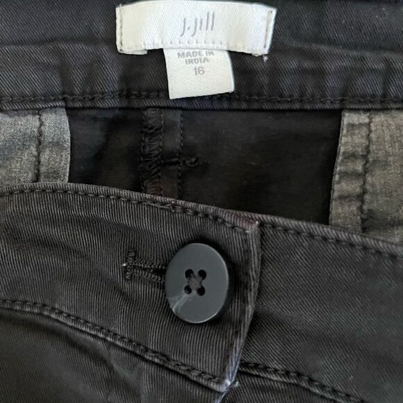 J Jill black ankle jeans 98% cotton sz 16 button detail in ankles - Picture 5 of 7